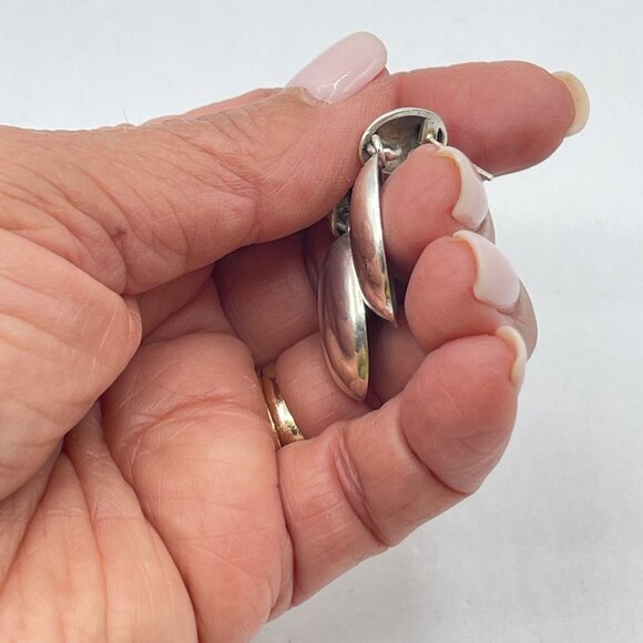 Elegant Silver Earrings - Picture 6 of 8